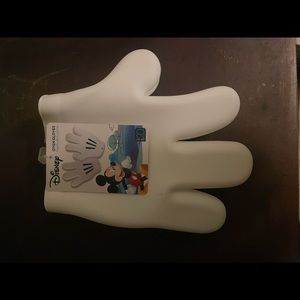 Disney Mickey Mouse hands silicone oven mits